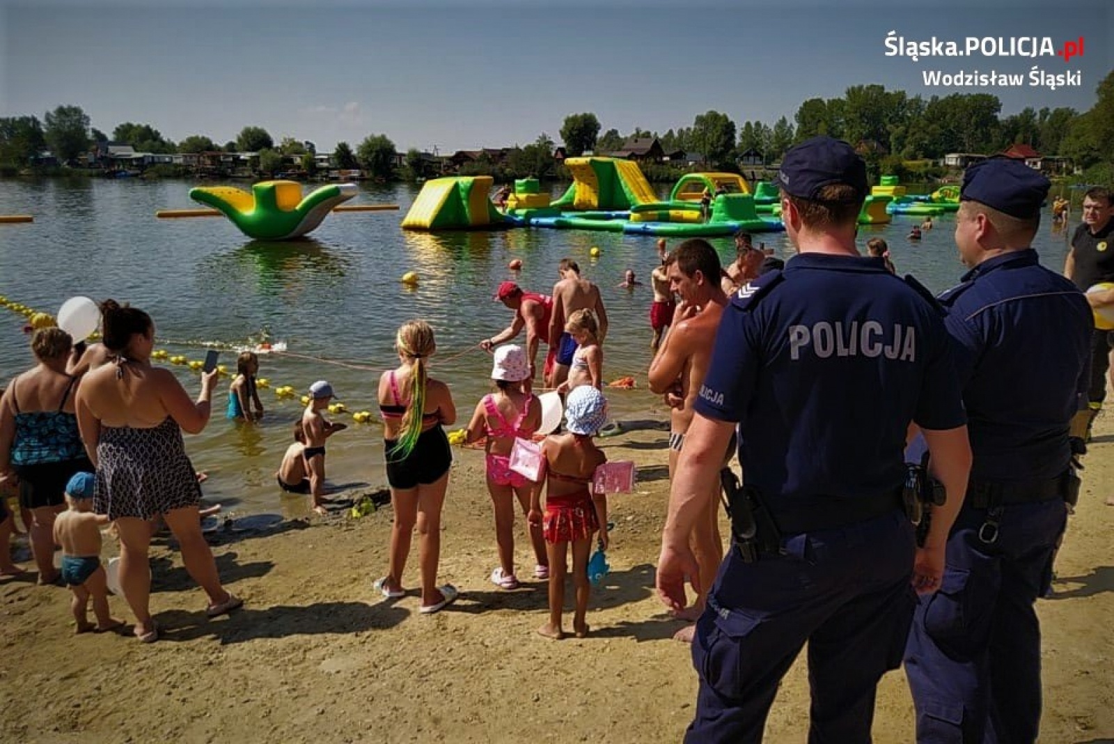 Zdjęcie w galerii na portalu naszwodzislaw.com: Wspólna akcja policji, strażaków i WOPR na ośrodku w Olzie wiadomości z regionu