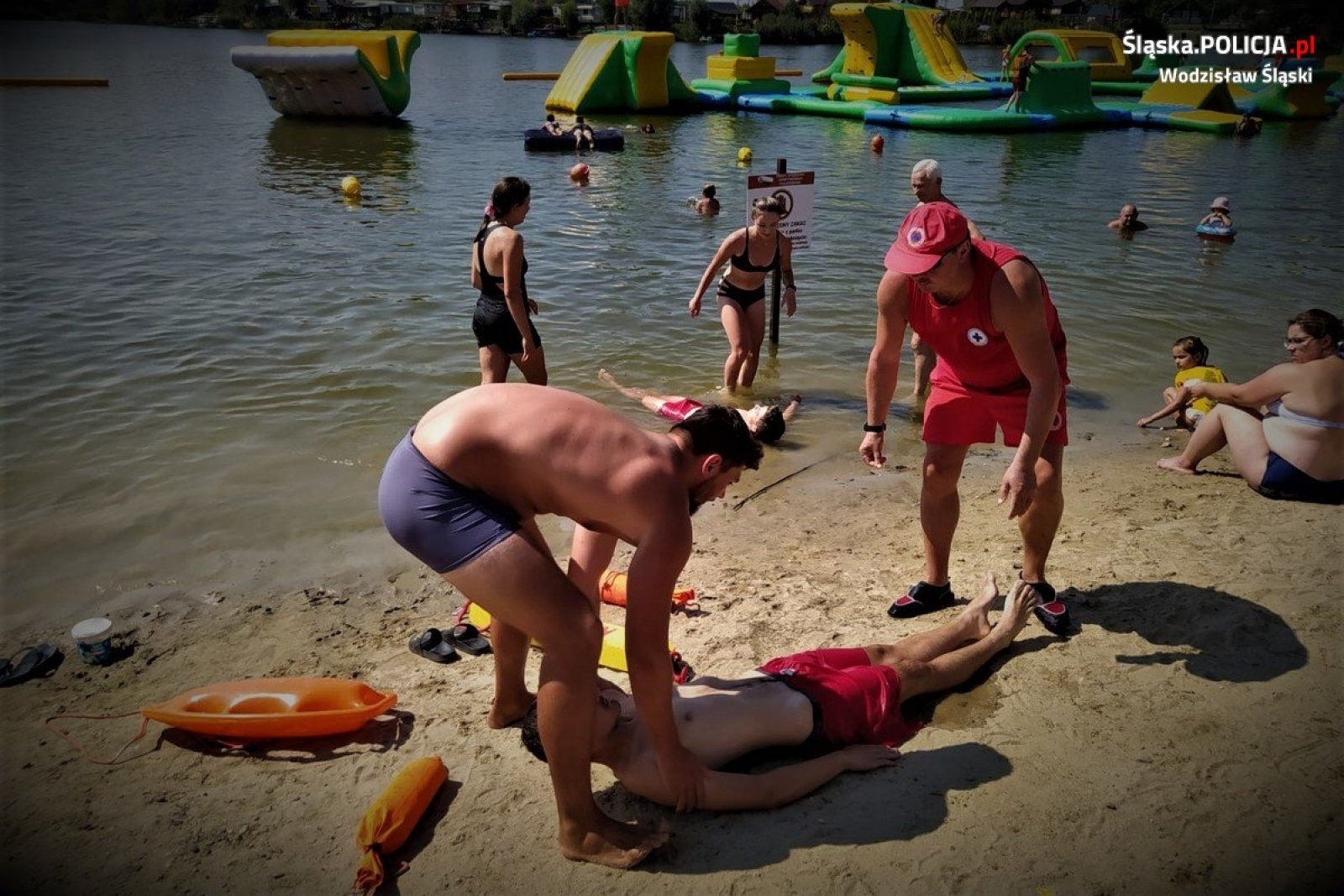 Zdjęcie w galerii na portalu naszwodzislaw.com: Wspólna akcja policji, strażaków i WOPR na ośrodku w Olzie wiadomości z regionu