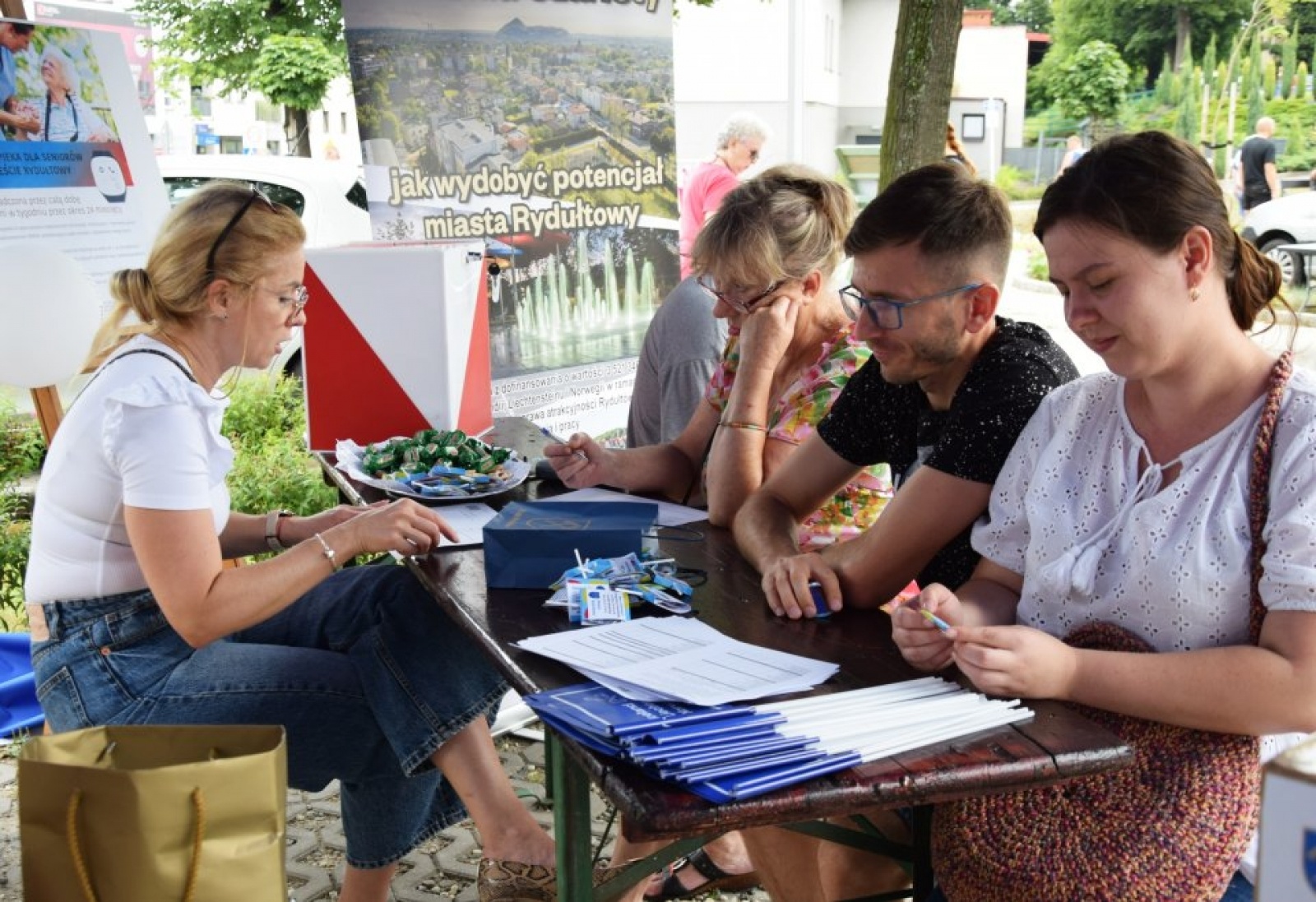 Zdjęcie w galerii na portalu naszwodzislaw.com: Rydułtowy przeniosły się w przeszłość [FOTO] wiadomości z regionu