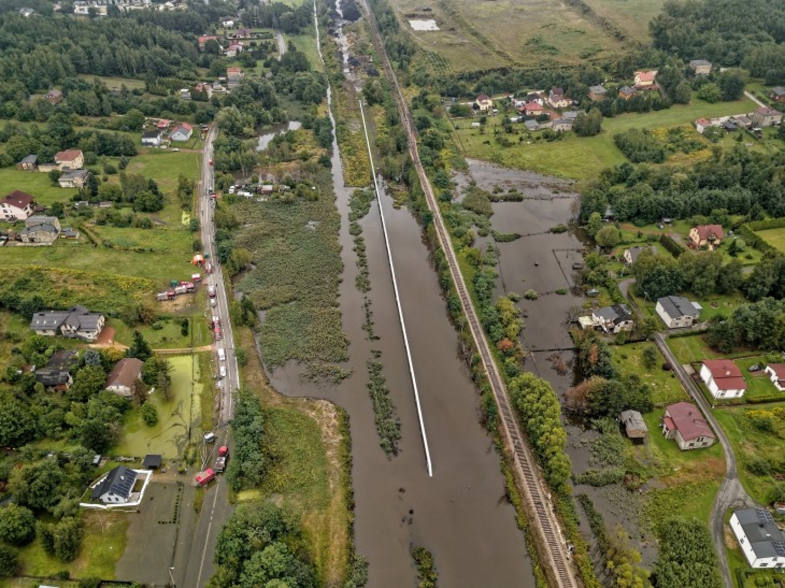 Zdjęcie w galerii na portalu naszwodzislaw.com: Rydułtowy. Burmistrz spotkał się z mieszkańcami zalanych posesji wiadomości z regionu