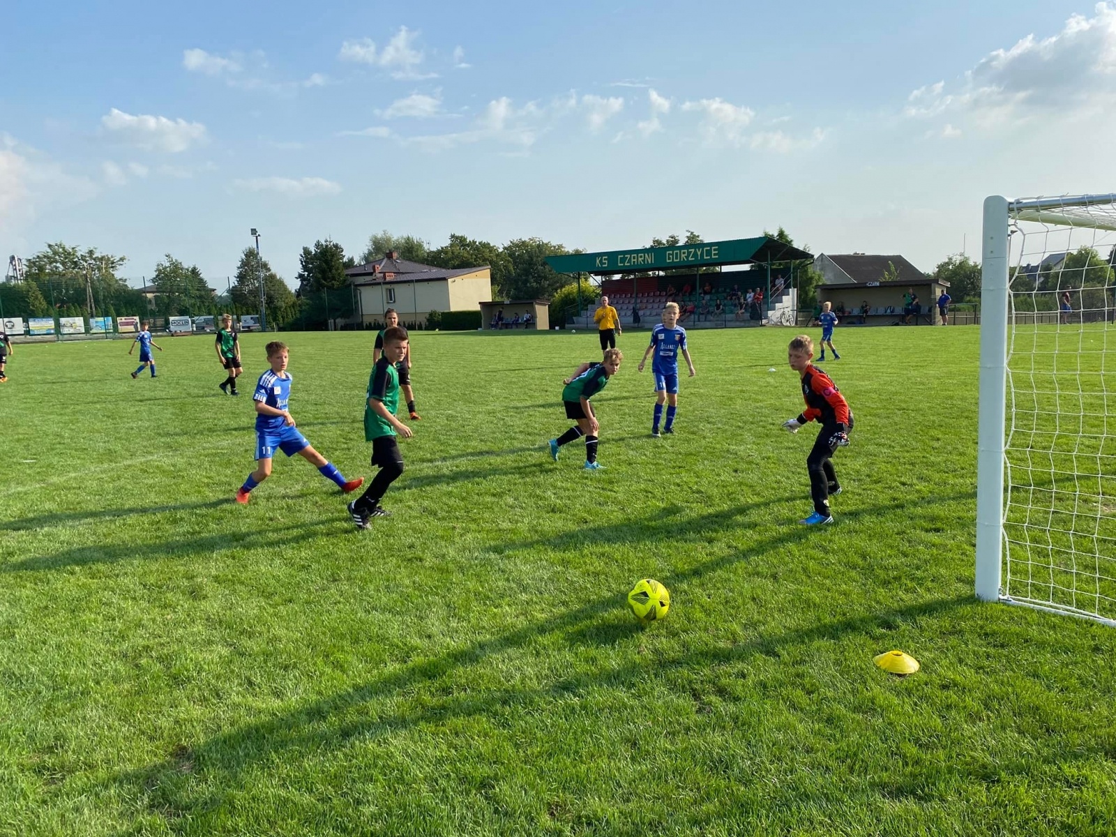 Zdjęcie w galerii na portalu naszwodzislaw.com: Emocji i goli pod dostatkiem. Gorzyce Cup na półmetku [FOTO] wiadomości z regionu