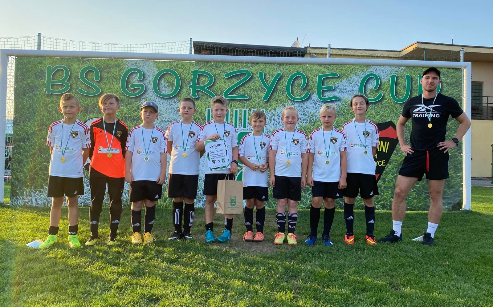 Zdjęcie w galerii na portalu naszwodzislaw.com: Emocji i goli pod dostatkiem. Gorzyce Cup na półmetku [FOTO] wiadomości z regionu