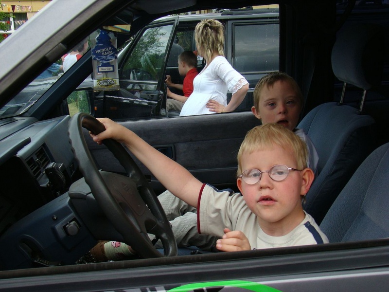 Zdjęcie w galerii na portalu naszwodzislaw.com: Uczniowie za kierownicami terenówek wiadomości z regionu