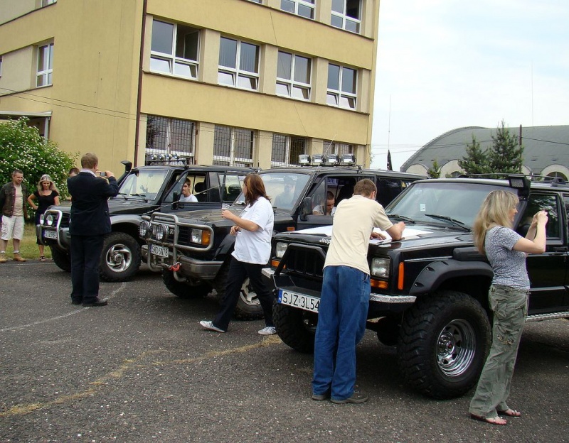 Zdjęcie w galerii na portalu naszwodzislaw.com: Uczniowie za kierownicami terenówek wiadomości z regionu
