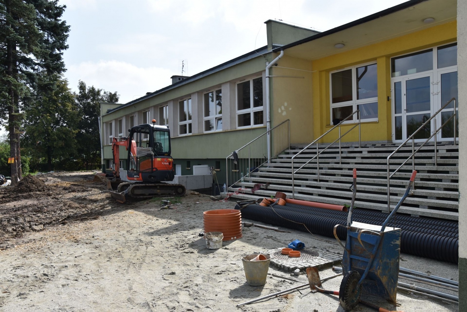 Zdjęcie w galerii na portalu naszwodzislaw.com: Wakacyjne remonty w powiatowych szkołach [FOTO] wiadomości z regionu