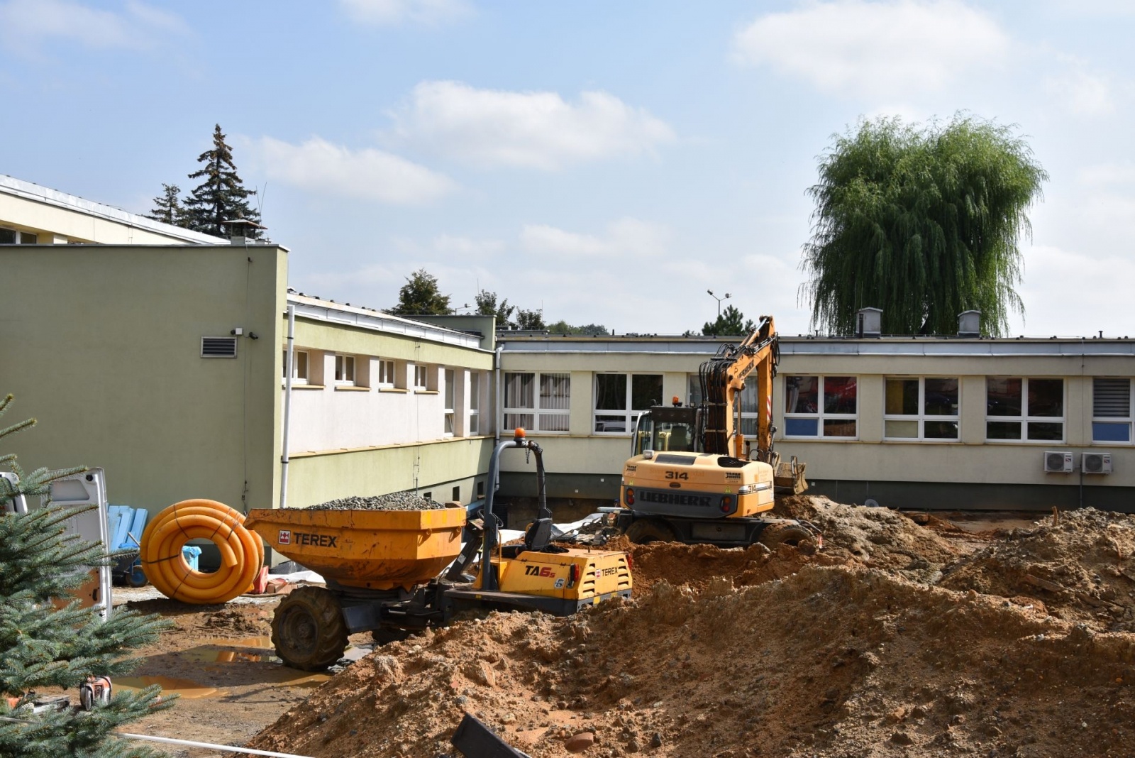 Zdjęcie w galerii na portalu naszwodzislaw.com: Wakacyjne remonty w powiatowych szkołach [FOTO] wiadomości z regionu