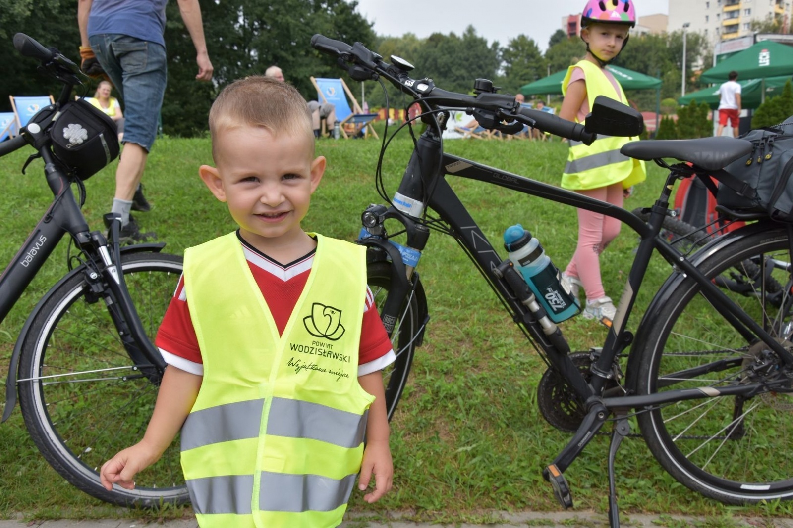 Zdjęcie w galerii na portalu naszwodzislaw.com: Ponad pół tysiąca rowerzystów na trasie [FOTO] wiadomości z regionu
