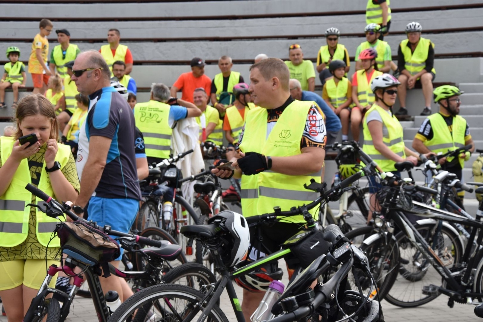 Zdjęcie w galerii na portalu naszwodzislaw.com: Ponad pół tysiąca rowerzystów na trasie [FOTO] wiadomości z regionu