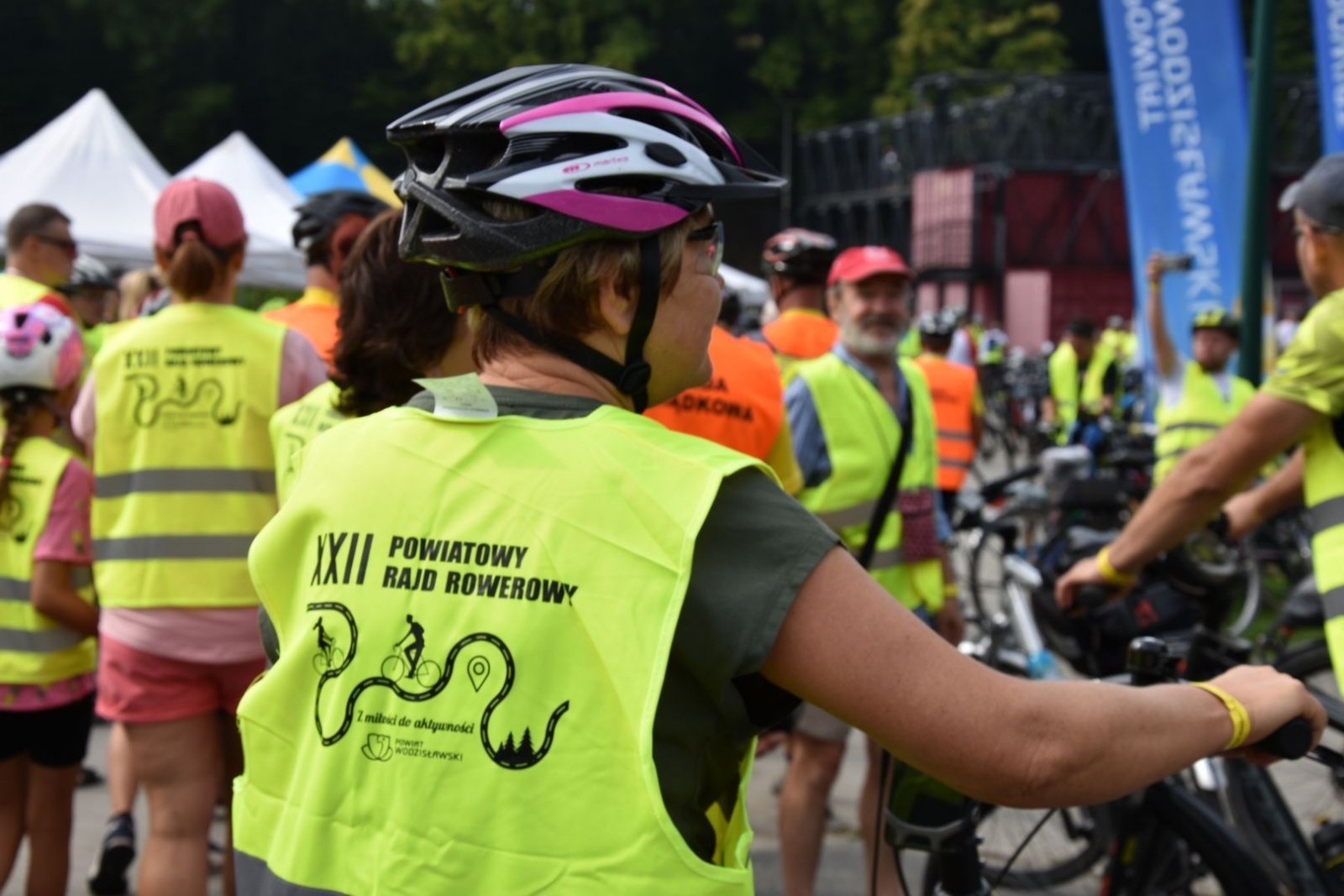 Zdjęcie w galerii na portalu naszwodzislaw.com: Ponad pół tysiąca rowerzystów na trasie [FOTO] wiadomości z regionu