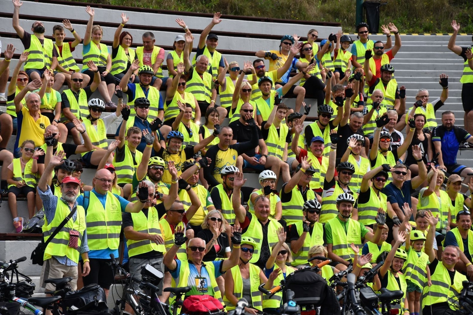 Zdjęcie w galerii na portalu naszwodzislaw.com: Ponad pół tysiąca rowerzystów na trasie [FOTO] wiadomości z regionu