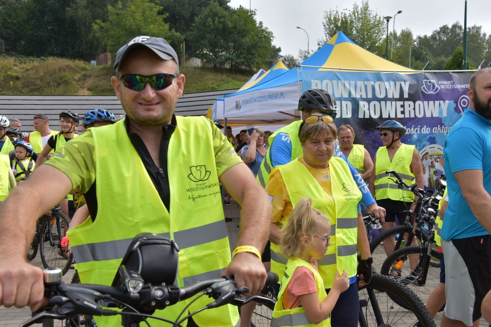 Zdjęcie w galerii na portalu naszwodzislaw.com: Ponad pół tysiąca rowerzystów na trasie [FOTO] wiadomości z regionu