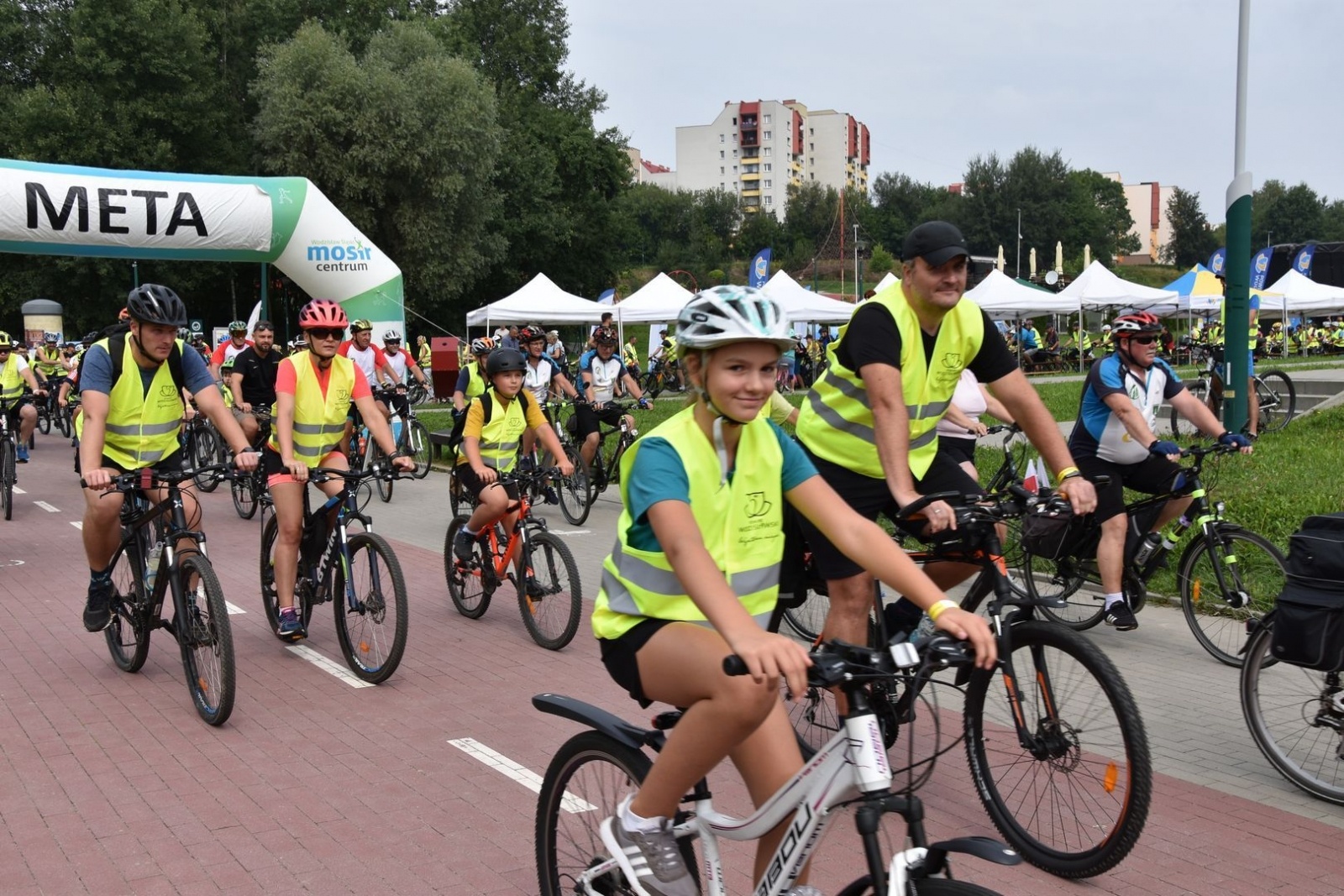 Zdjęcie w galerii na portalu naszwodzislaw.com: Ponad pół tysiąca rowerzystów na trasie [FOTO] wiadomości z regionu