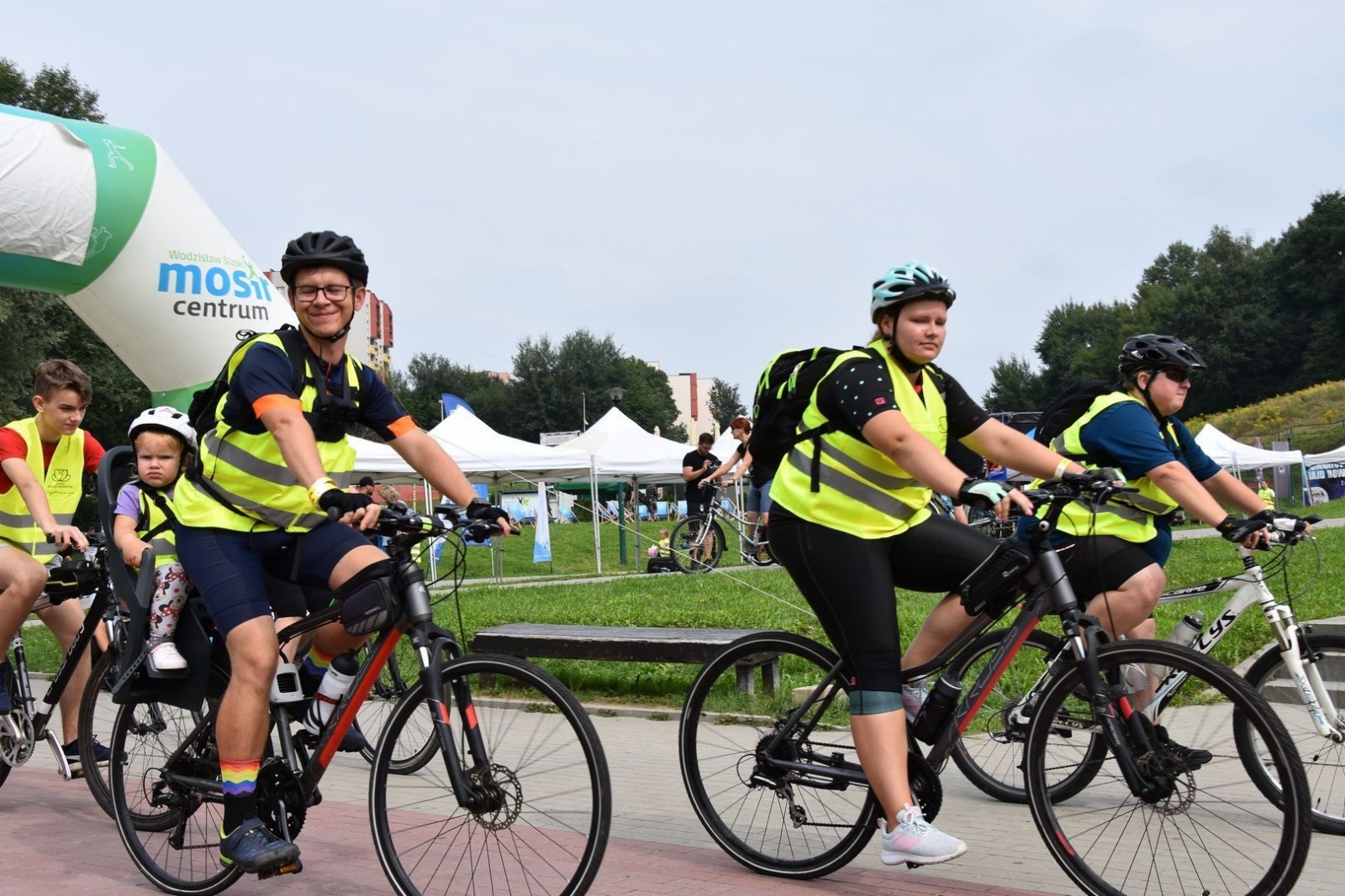 Zdjęcie w galerii na portalu naszwodzislaw.com: Ponad pół tysiąca rowerzystów na trasie [FOTO] wiadomości z regionu