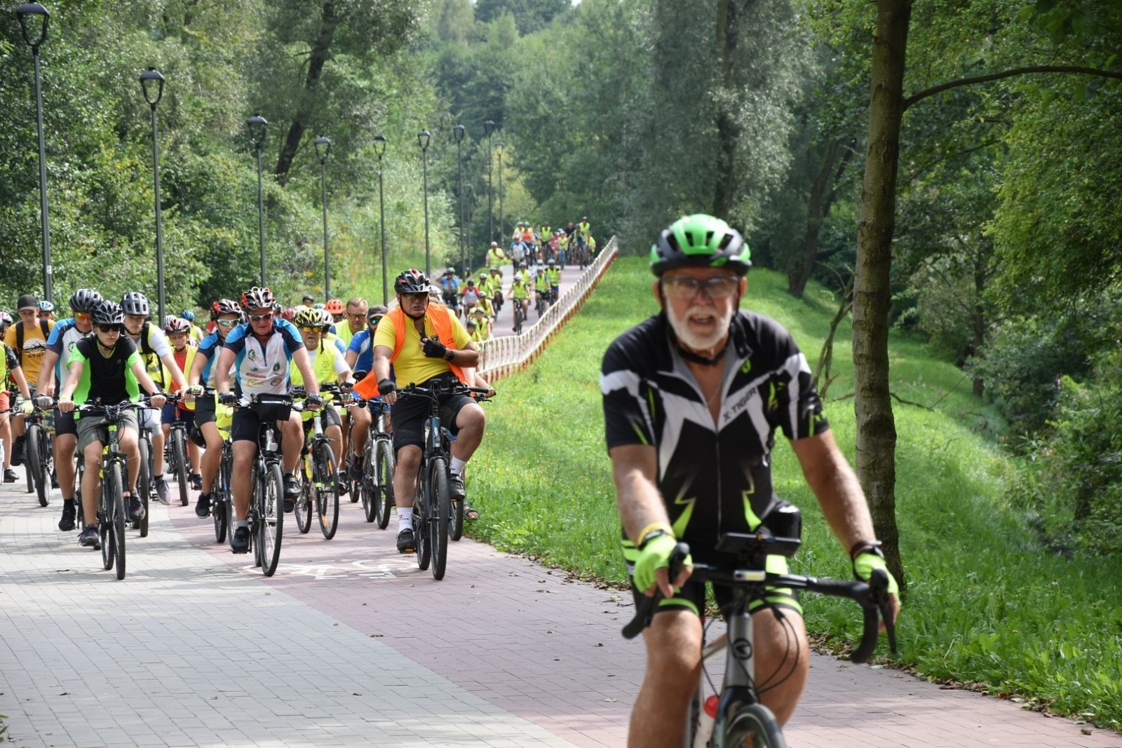 Zdjęcie w galerii na portalu naszwodzislaw.com: Ponad pół tysiąca rowerzystów na trasie [FOTO] wiadomości z regionu