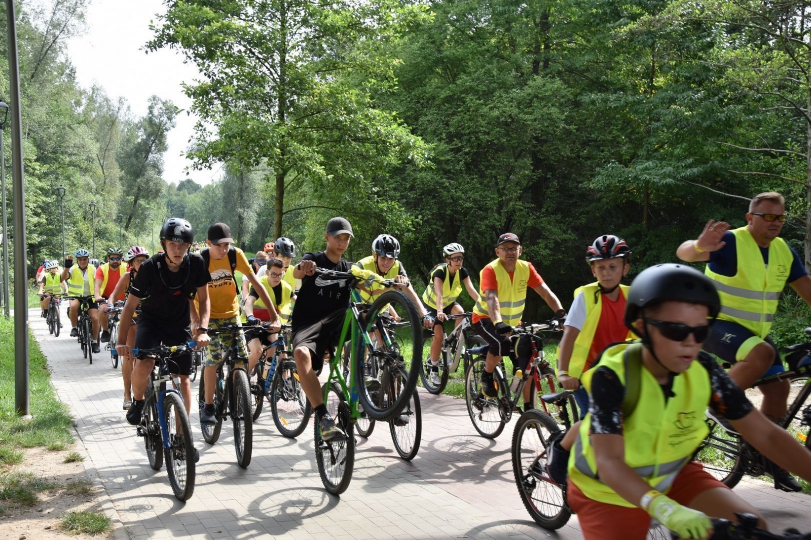 Zdjęcie w galerii na portalu naszwodzislaw.com: Ponad pół tysiąca rowerzystów na trasie [FOTO] wiadomości z regionu