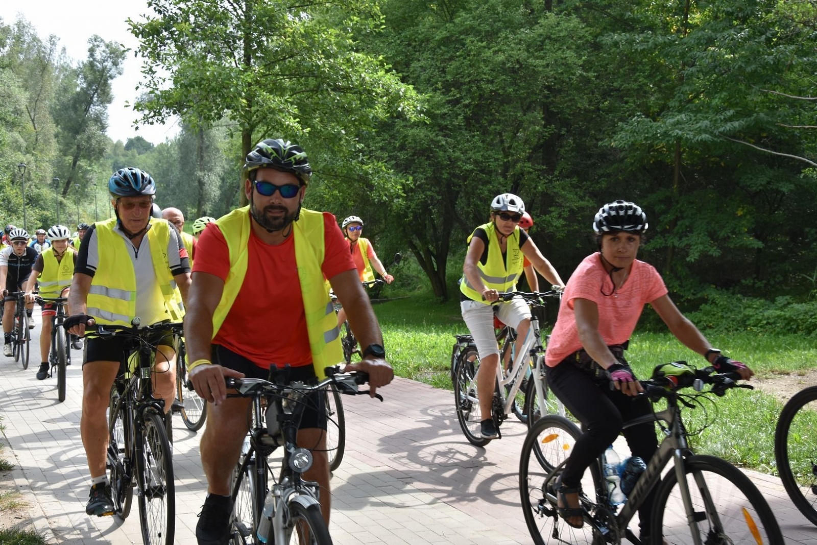 Zdjęcie w galerii na portalu naszwodzislaw.com: Ponad pół tysiąca rowerzystów na trasie [FOTO] wiadomości z regionu