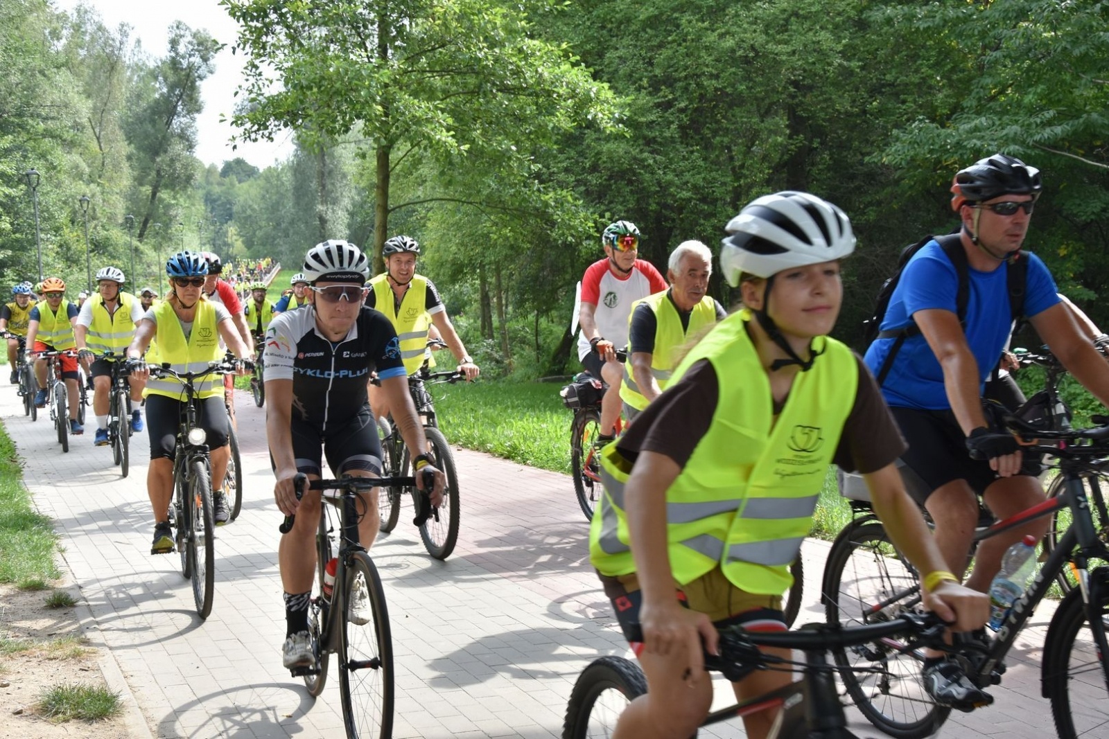 Zdjęcie w galerii na portalu naszwodzislaw.com: Ponad pół tysiąca rowerzystów na trasie [FOTO] wiadomości z regionu
