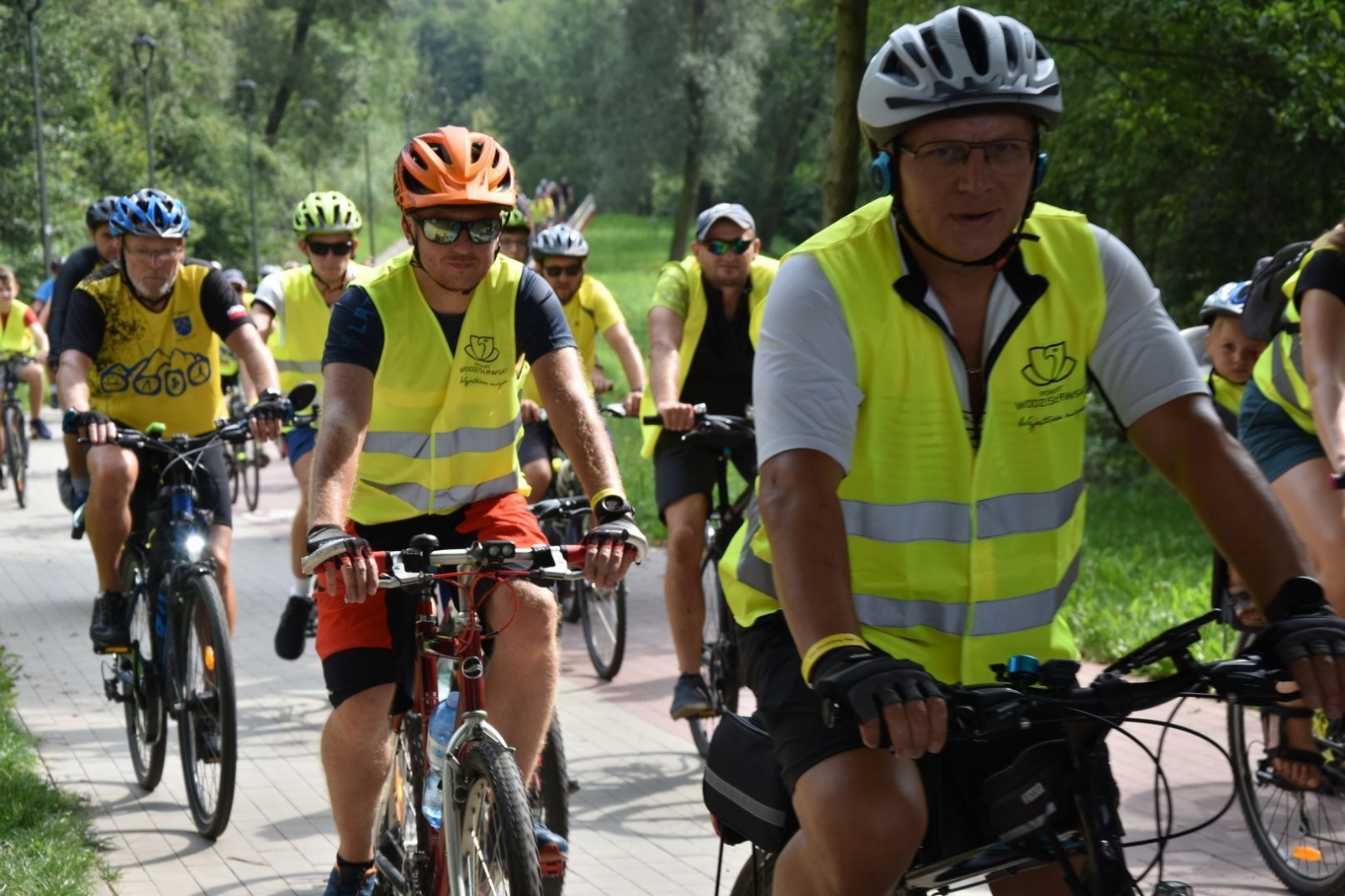 Zdjęcie w galerii na portalu naszwodzislaw.com: Ponad pół tysiąca rowerzystów na trasie [FOTO] wiadomości z regionu