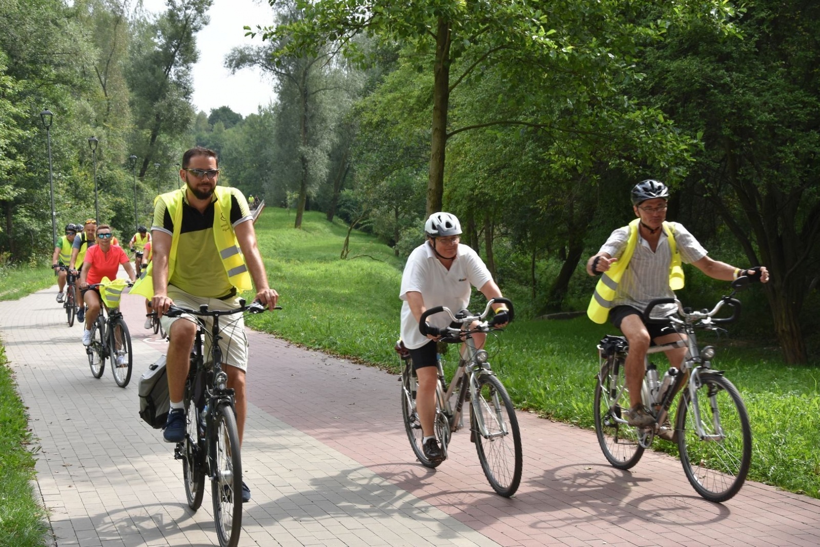 Zdjęcie w galerii na portalu naszwodzislaw.com: Ponad pół tysiąca rowerzystów na trasie [FOTO] wiadomości z regionu