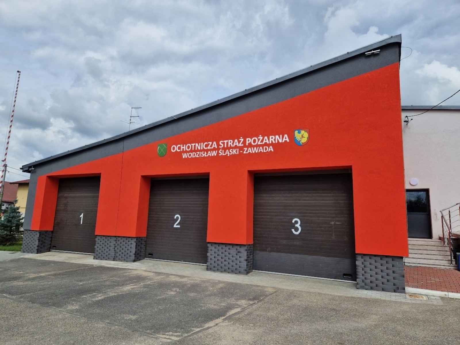 Zdjęcie w galerii na portalu naszwodzislaw.com: Trwają czynności odbiorowe w OSP Zawada wiadomości z regionu