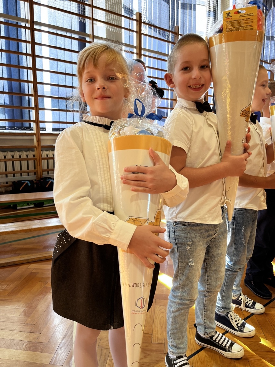 Zdjęcie w galerii na portalu naszwodzislaw.com: Czas pożegnania wakacji. Inauguracja roku szkolnego w Wodzisławiu Śląskim [FOTO] wiadomości z regionu