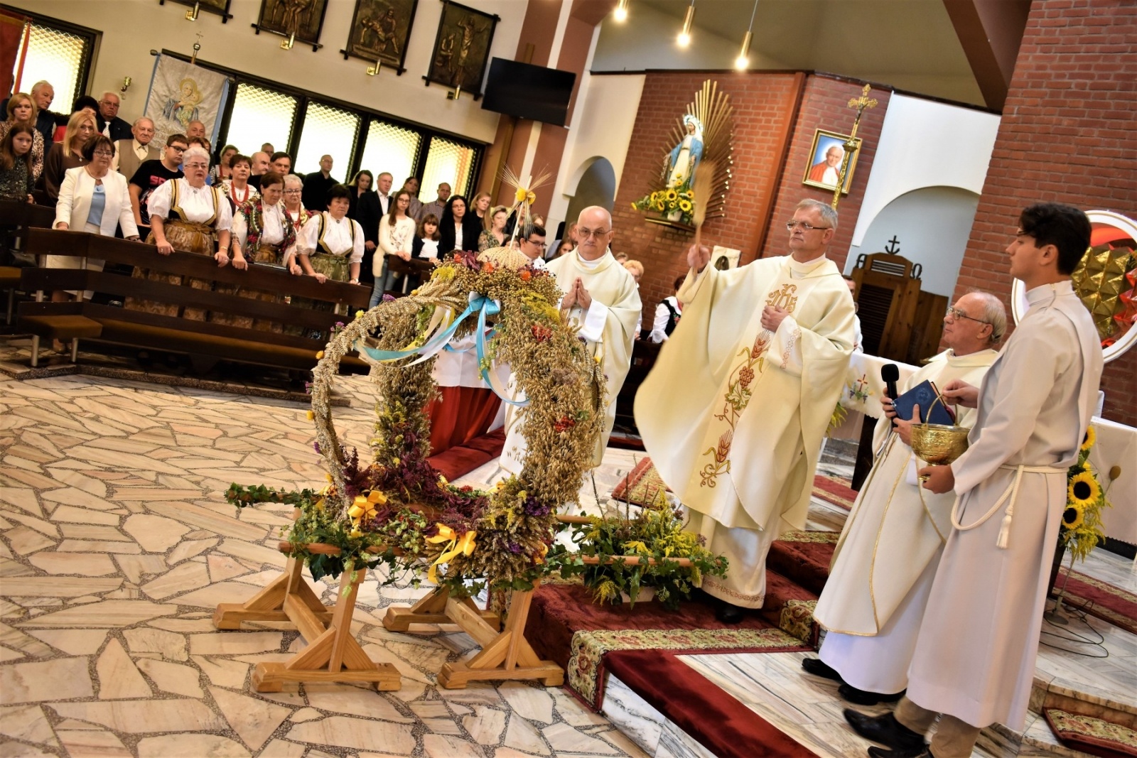 Zdjęcie w galerii na portalu naszwodzislaw.com: Dożynki w Godowie z egzotycznym akcentem wiadomości z regionu