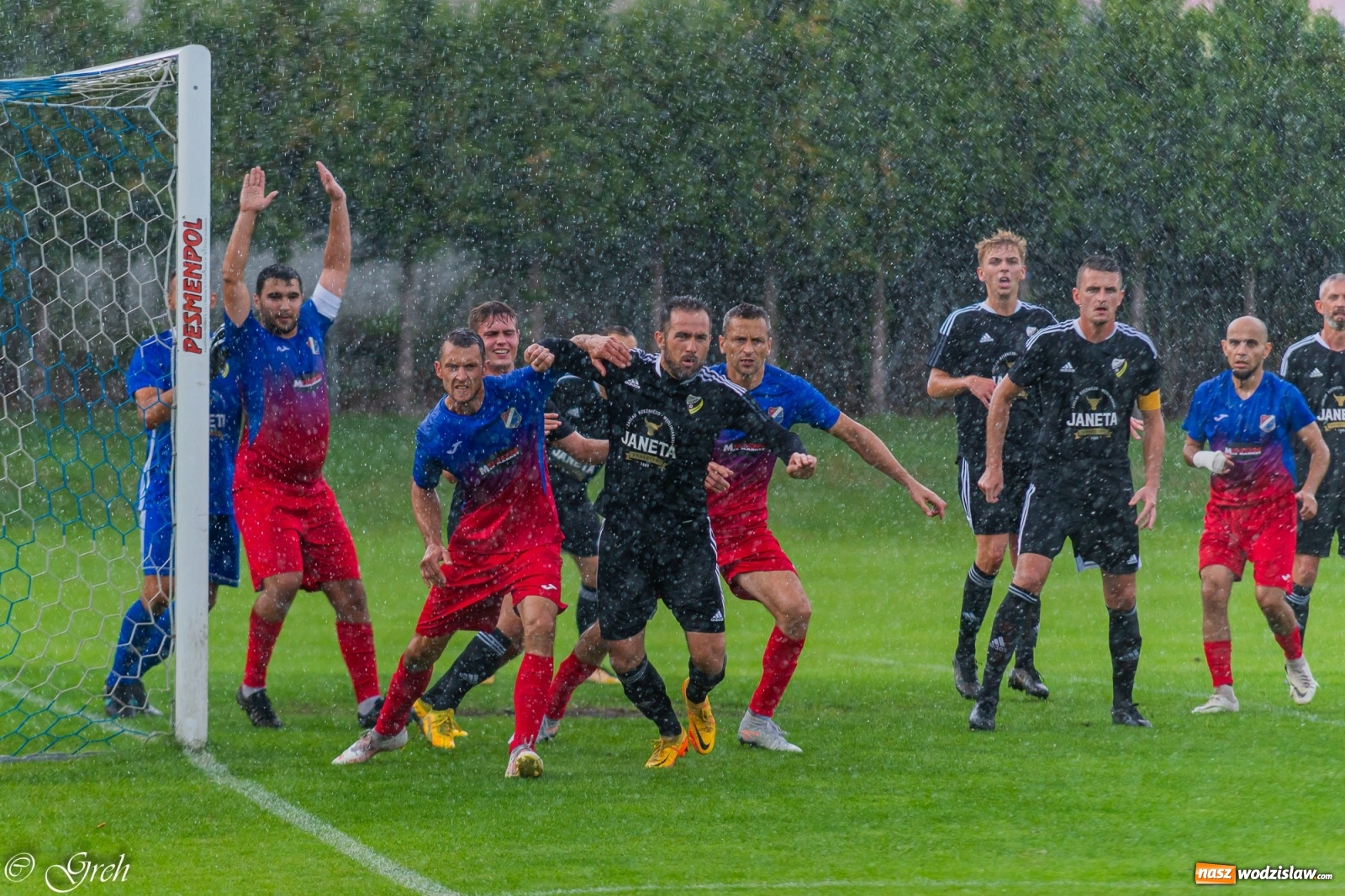 Zdjęcie w galerii na portalu naszwodzislaw.com: Kolejarz Chałupki pierwszym pogromcą Silesii Lubomia [FOTO] wiadomości z regionu