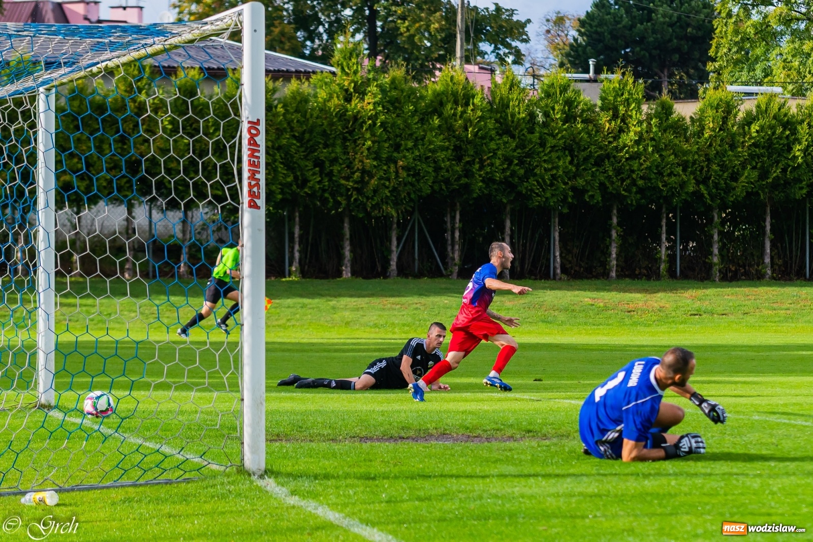 Zdjęcie w galerii na portalu naszwodzislaw.com: Kolejarz Chałupki pierwszym pogromcą Silesii Lubomia [FOTO] wiadomości z regionu