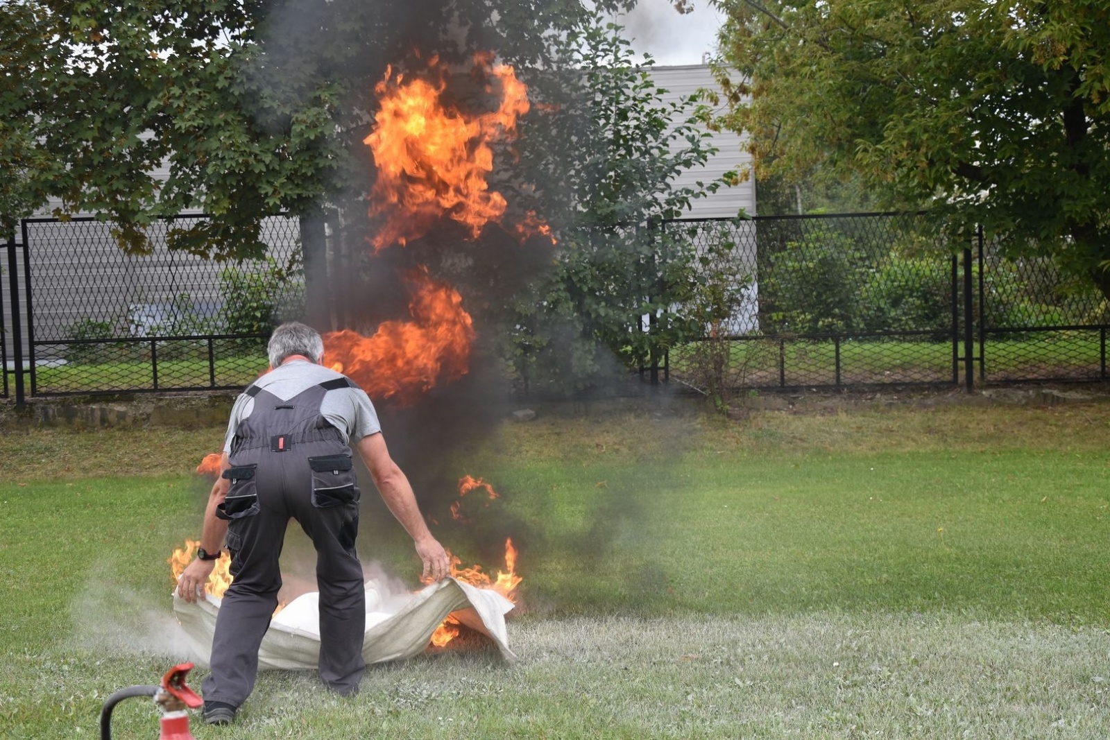 Zdjęcie w galerii na portalu naszwodzislaw.com: Bezpieczeństwo priorytetem. Szkolenie przeciwpożarowe dla pracowników starostwa [FOTO] wiadomości z regionu