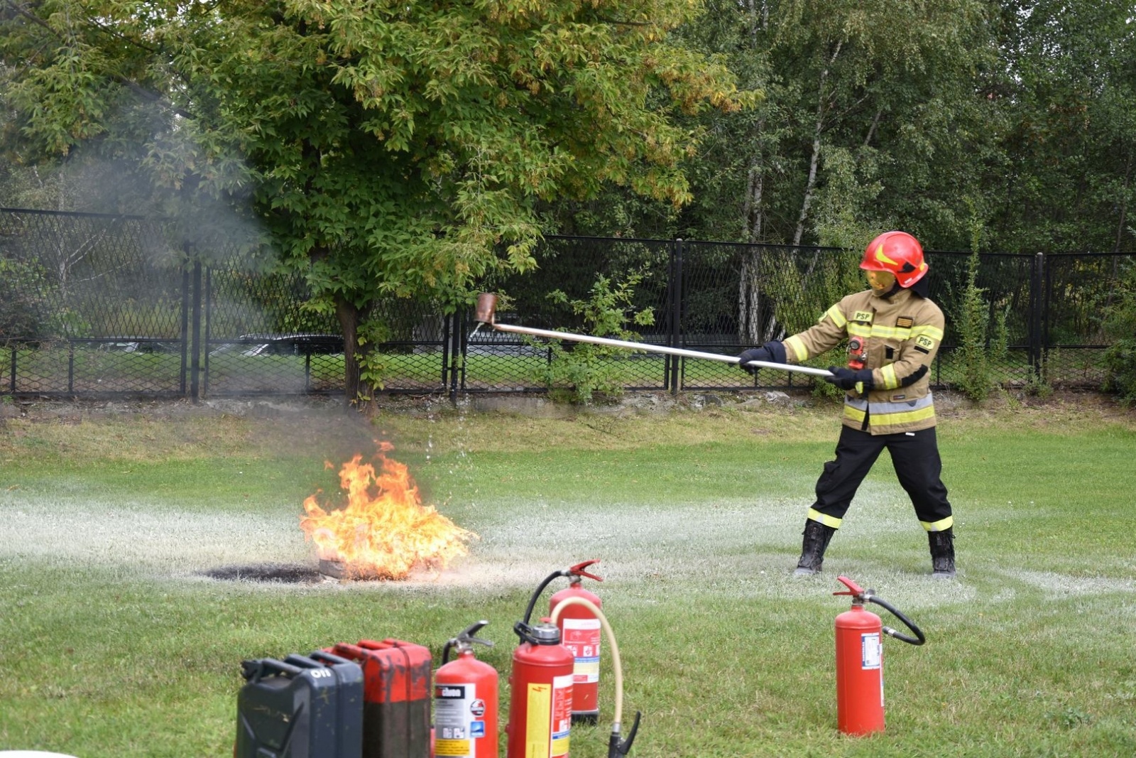 Zdjęcie w galerii na portalu naszwodzislaw.com: Bezpieczeństwo priorytetem. Szkolenie przeciwpożarowe dla pracowników starostwa [FOTO] wiadomości z regionu