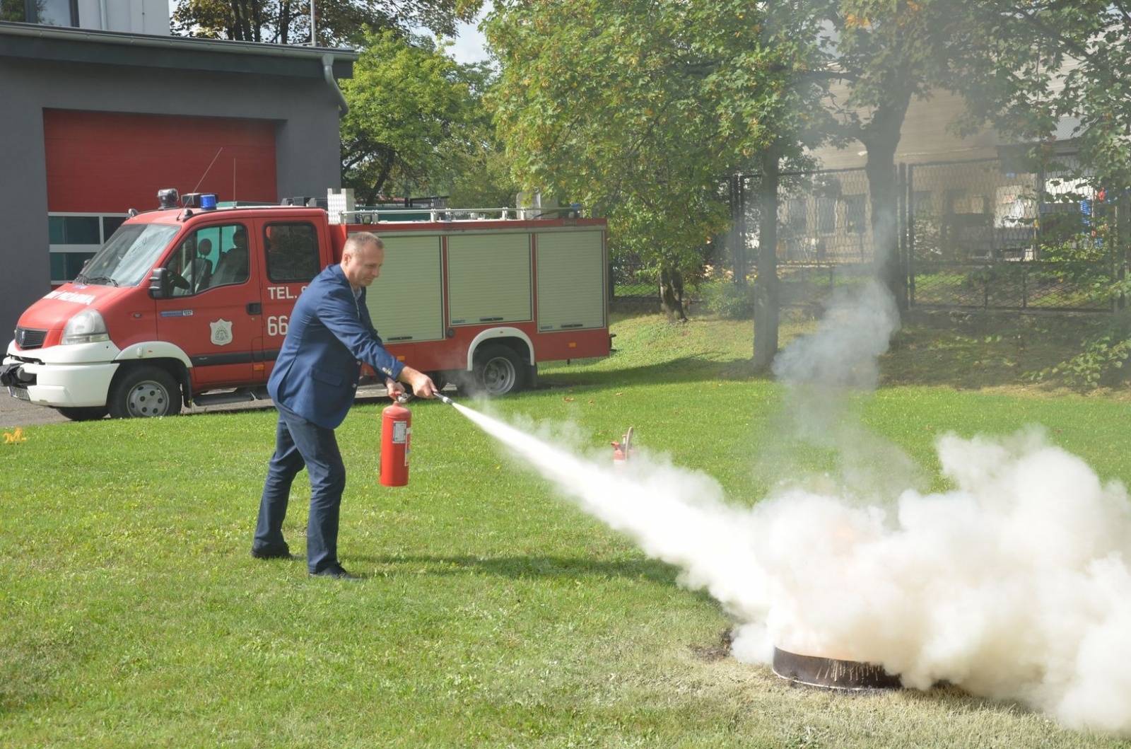 Zdjęcie w galerii na portalu naszwodzislaw.com: Bezpieczeństwo priorytetem. Szkolenie przeciwpożarowe dla pracowników starostwa [FOTO] wiadomości z regionu