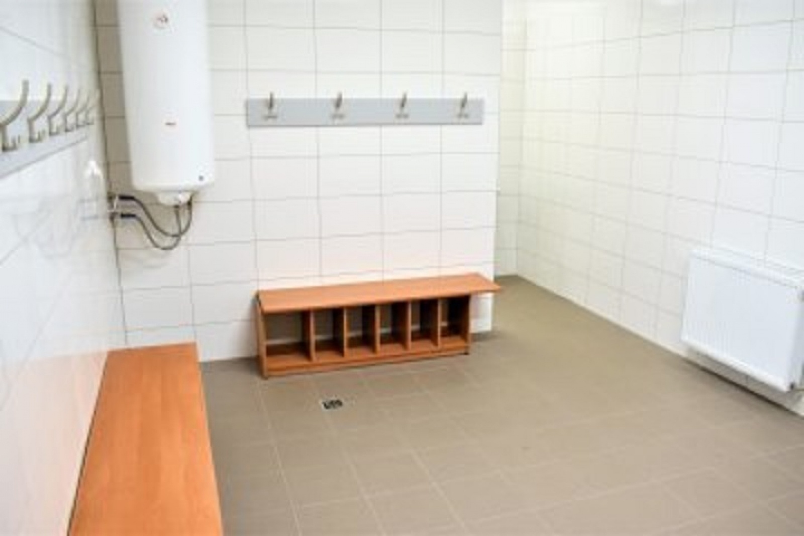 Zdjęcie w galerii na portalu naszwodzislaw.com: Mała sala gimnastyczna w Skrzyszowie po modernizacji wiadomości z regionu