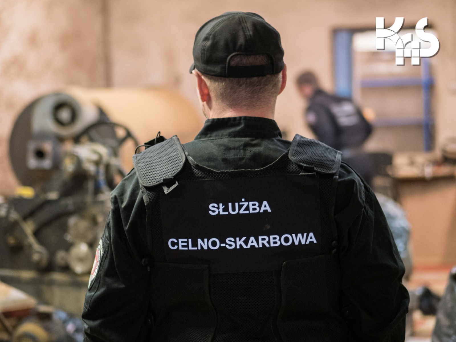 Zdjęcie w galerii na portalu naszwodzislaw.com: Blisko 4000 zł na początek i emerytura po 25 latach. KAS szuka ludzi do służby wiadomości z regionu