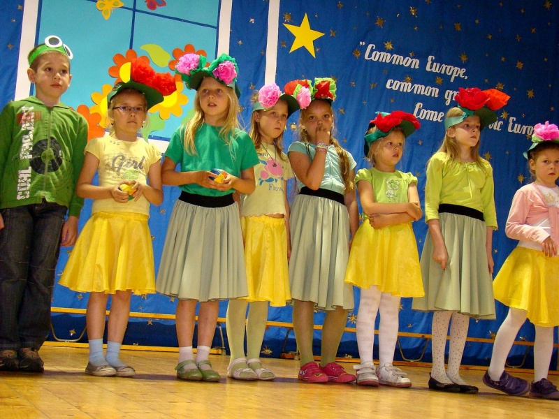 Zdjęcie w galerii na portalu naszwodzislaw.com: Szkolna fiesta na Wilchwach wiadomości z regionu