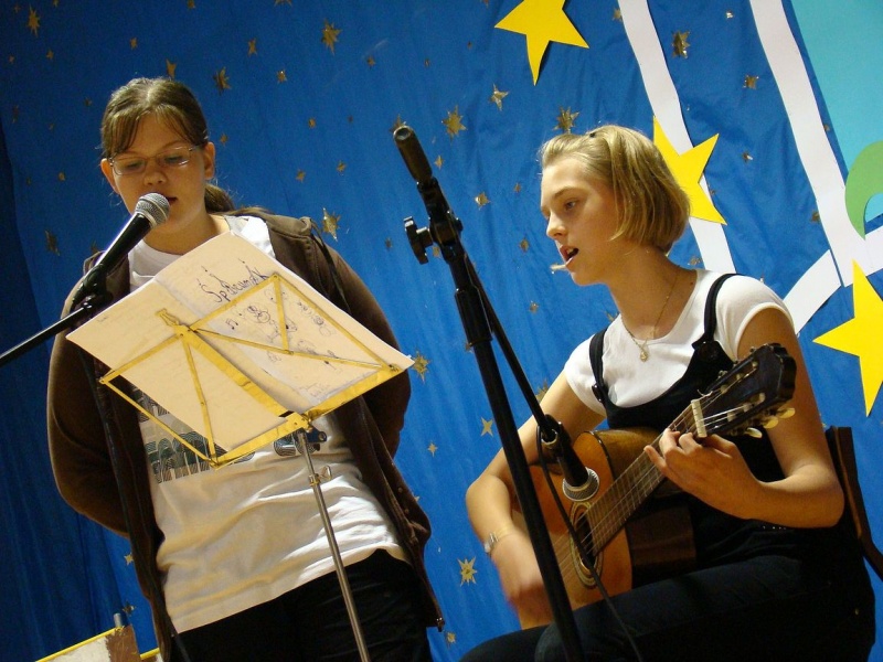 Zdjęcie w galerii na portalu naszwodzislaw.com: Szkolna fiesta na Wilchwach wiadomości z regionu