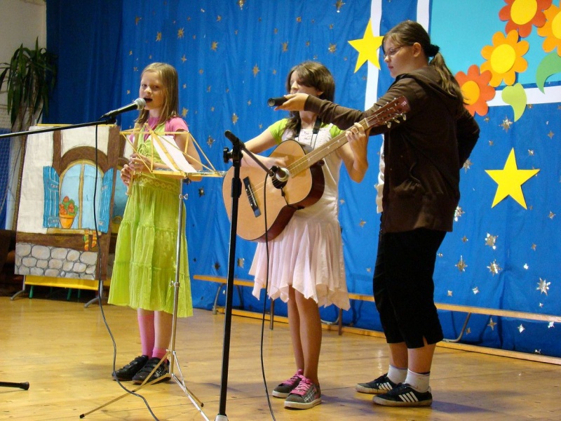 Zdjęcie w galerii na portalu naszwodzislaw.com: Szkolna fiesta na Wilchwach wiadomości z regionu