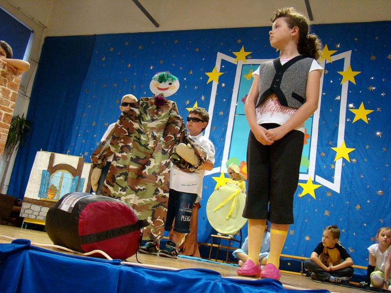 Zdjęcie w galerii na portalu naszwodzislaw.com: Szkolna fiesta na Wilchwach wiadomości z regionu