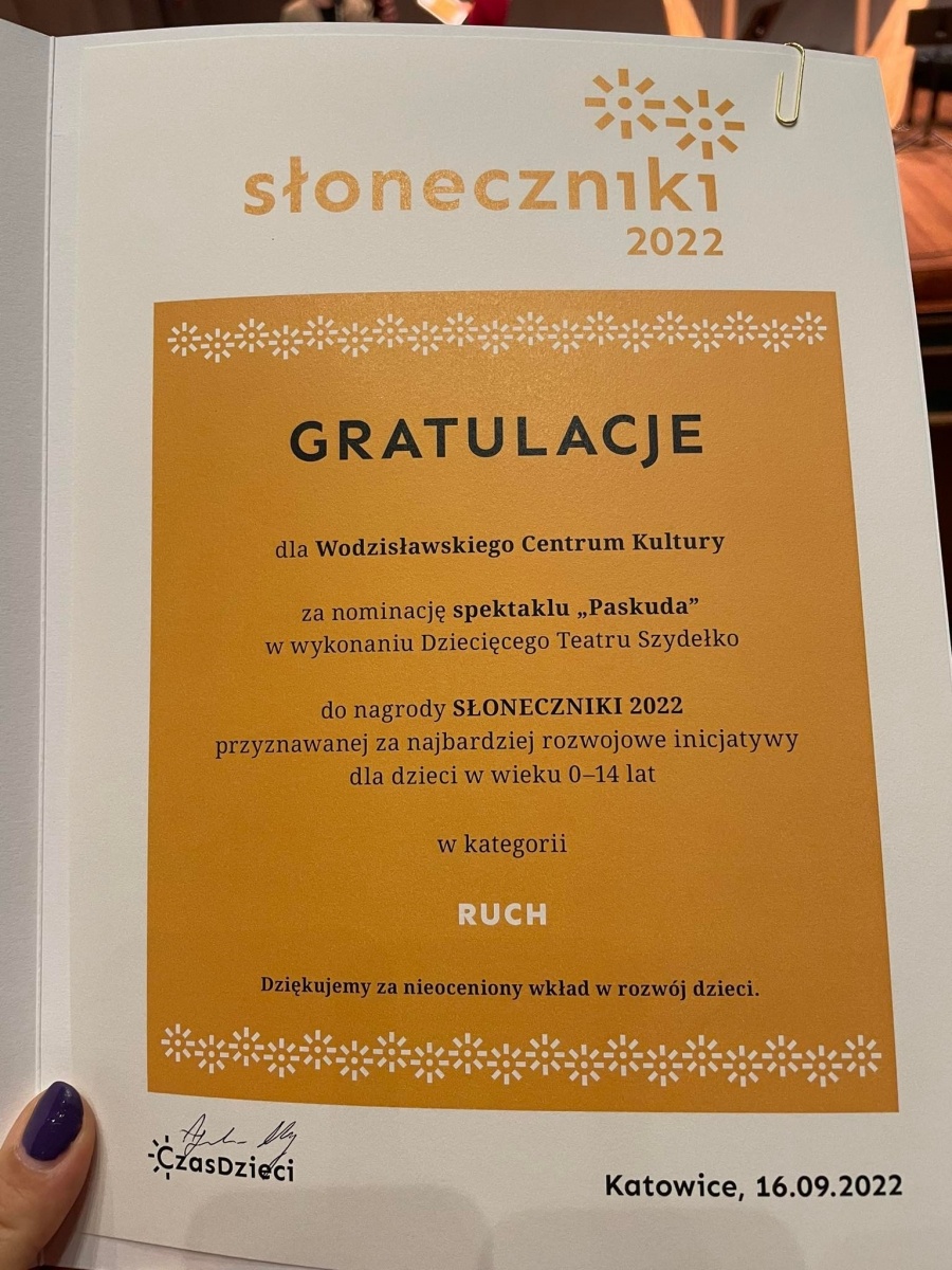 Zdjęcie w galerii na portalu naszwodzislaw.com: Słoneczniki 2022. Teatr Szydełko z WCK z nagrodą wiadomości z regionu