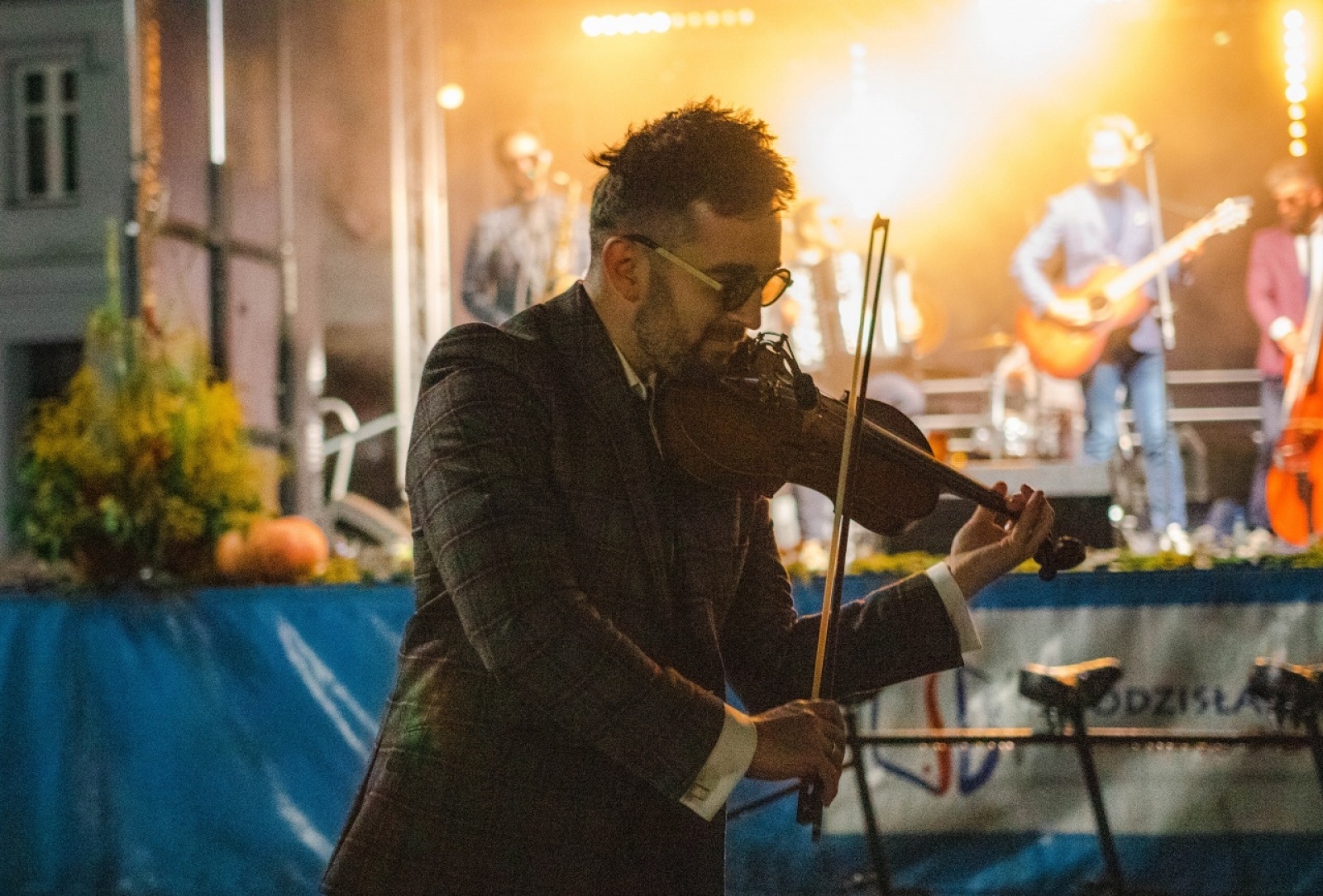 Zdjęcie w galerii na portalu naszwodzislaw.com: Klimatyczny DzieJesie(ń) Festiwal za nami [FOTO] wiadomości z regionu