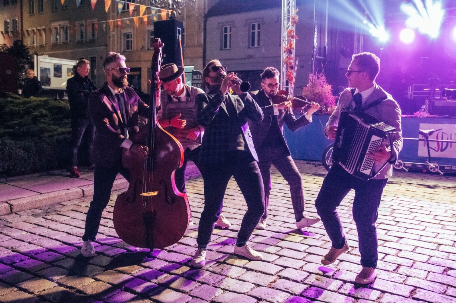 Zdjęcie w galerii na portalu naszwodzislaw.com: Klimatyczny DzieJesie(ń) Festiwal za nami [FOTO] wiadomości z regionu