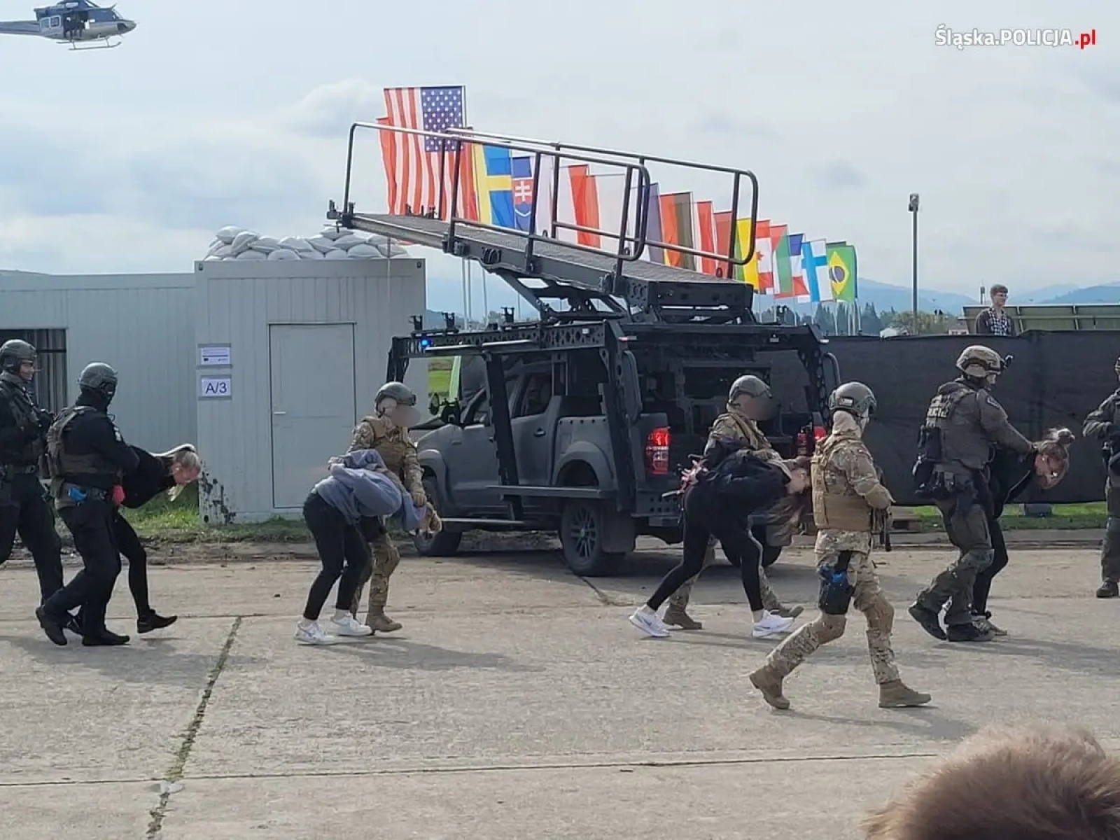 Zdjęcie w galerii na portalu naszwodzislaw.com: Śląscy kontrterroryści pokazali się na Dniach NATO w Ostrawie wiadomości z regionu