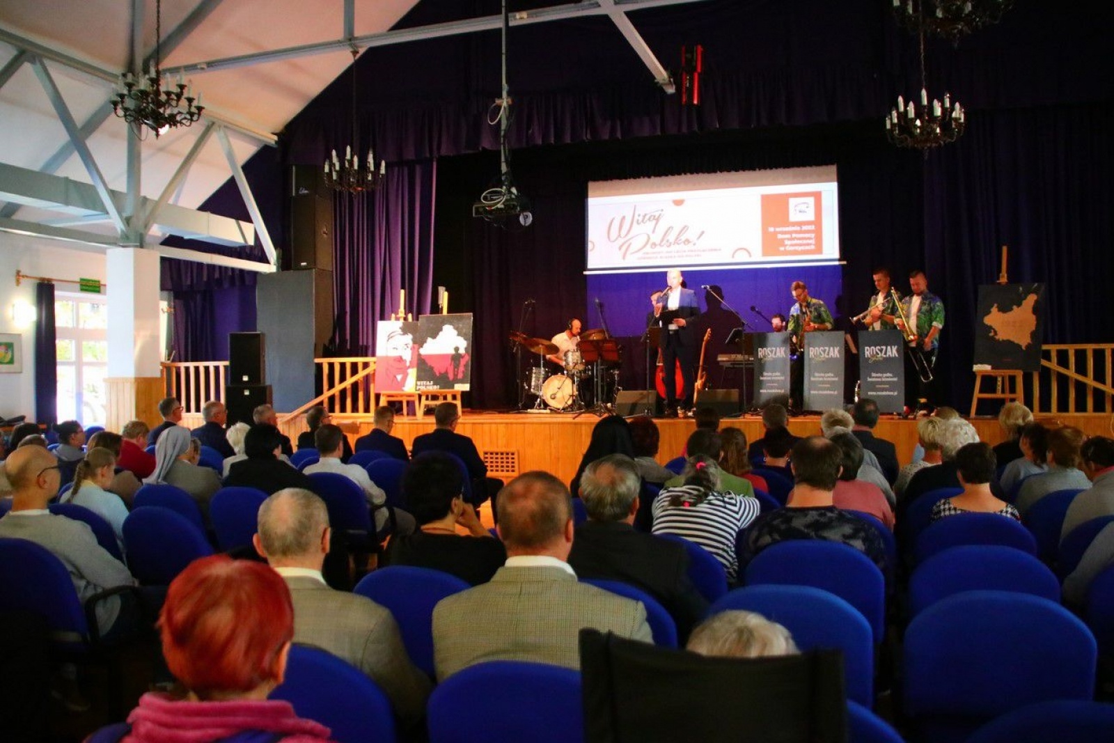 Zdjęcie w galerii na portalu naszwodzislaw.com: Witaj Polsko! Koncert jubileuszowy zawitał do DPS Gorzyce [FOTO] wiadomości z regionu