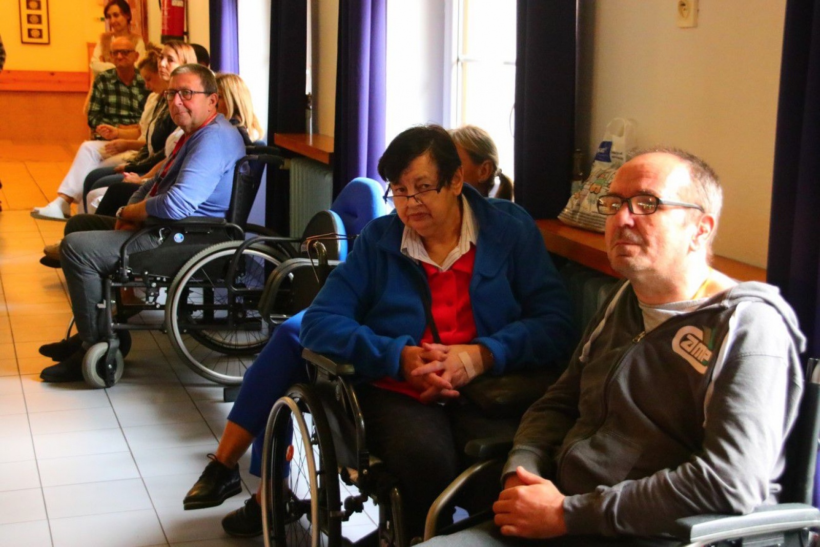 Zdjęcie w galerii na portalu naszwodzislaw.com: Witaj Polsko! Koncert jubileuszowy zawitał do DPS Gorzyce [FOTO] wiadomości z regionu