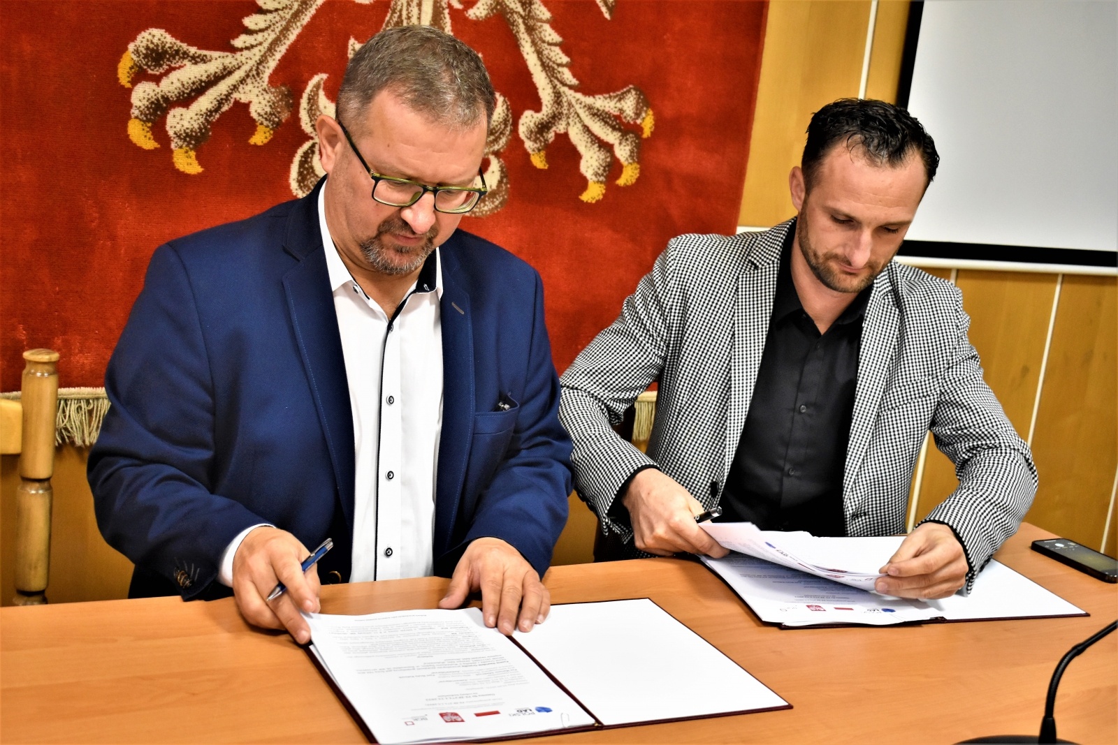 Zdjęcie w galerii na portalu naszwodzislaw.com: Umowa na budowę przedszkola w Łaziskach podpisana! wiadomości z regionu