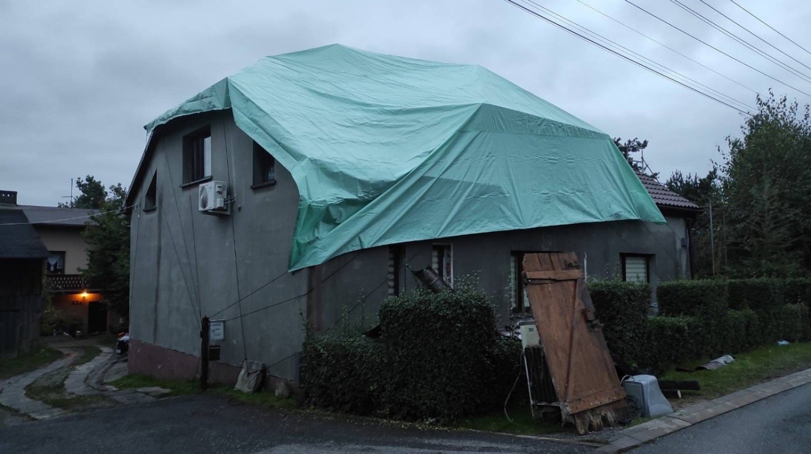 Zdjęcie w galerii na portalu naszwodzislaw.com: Rodzinie z Radlina spłonął dom. Potrzebują pomocy wiadomości z regionu