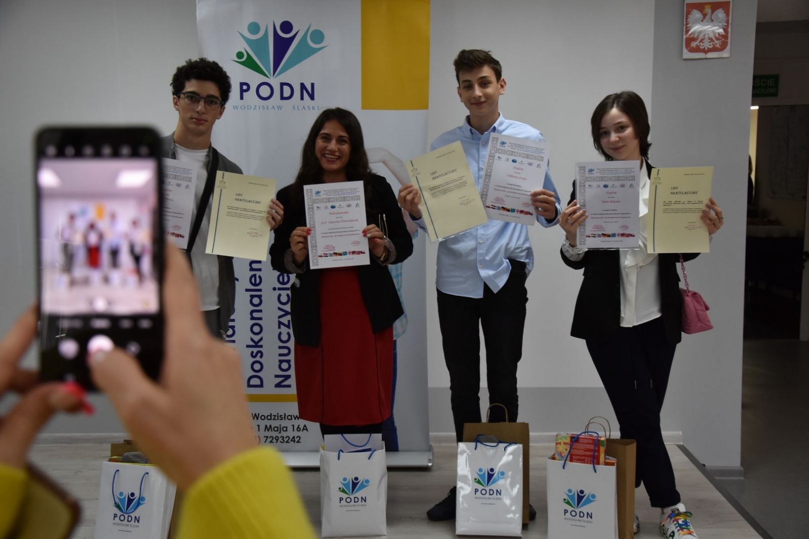 Zdjęcie w galerii na portalu naszwodzislaw.com: Baśnie i gry nie znają języków oraz granic. Poznaliśmy laureatów LiquaART.eu wiadomości z regionu