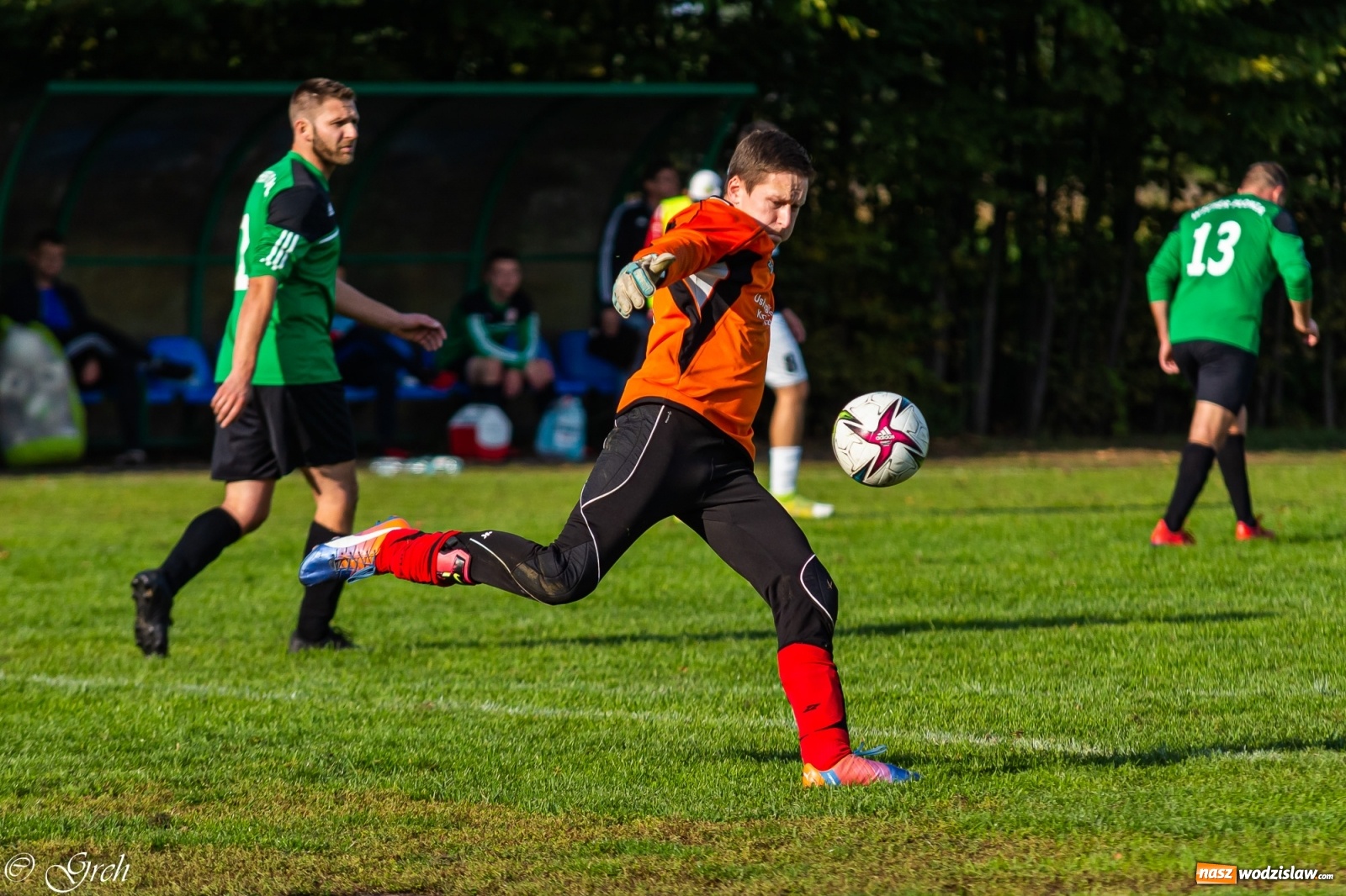 Zdjęcie w galerii na portalu naszwodzislaw.com: Wicher Płonia niestraszny pszowskiemu Górnikowi [FOTO] wiadomości z regionu
