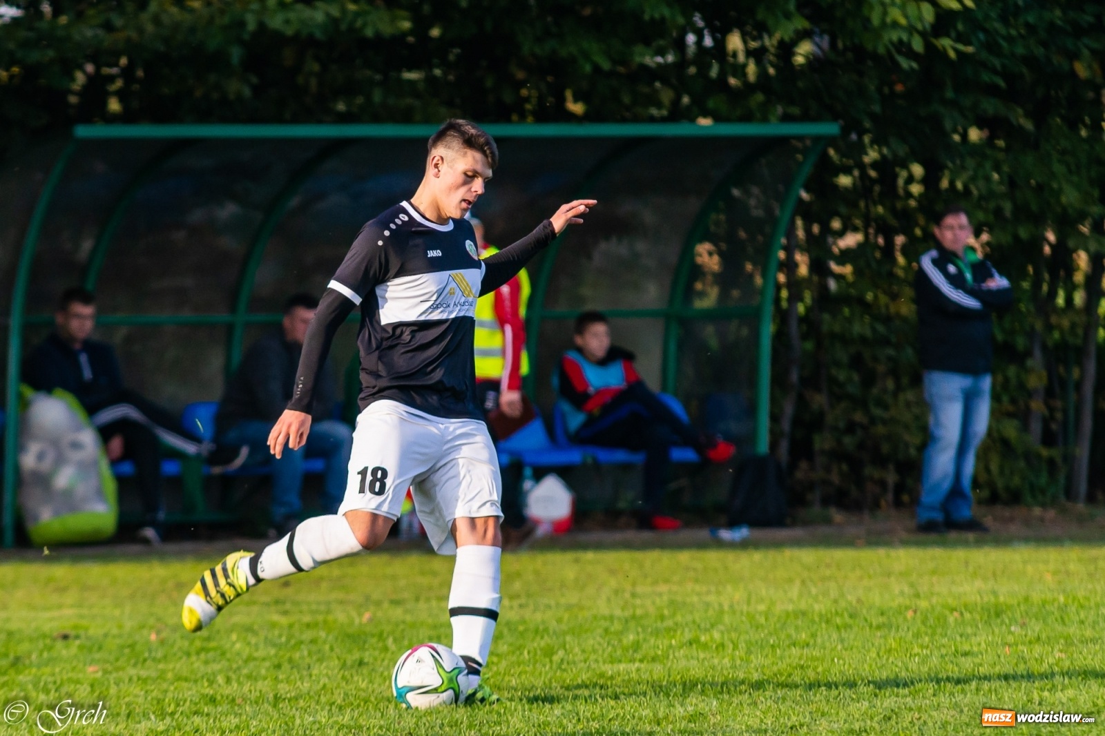 Zdjęcie w galerii na portalu naszwodzislaw.com: Wicher Płonia niestraszny pszowskiemu Górnikowi [FOTO] wiadomości z regionu