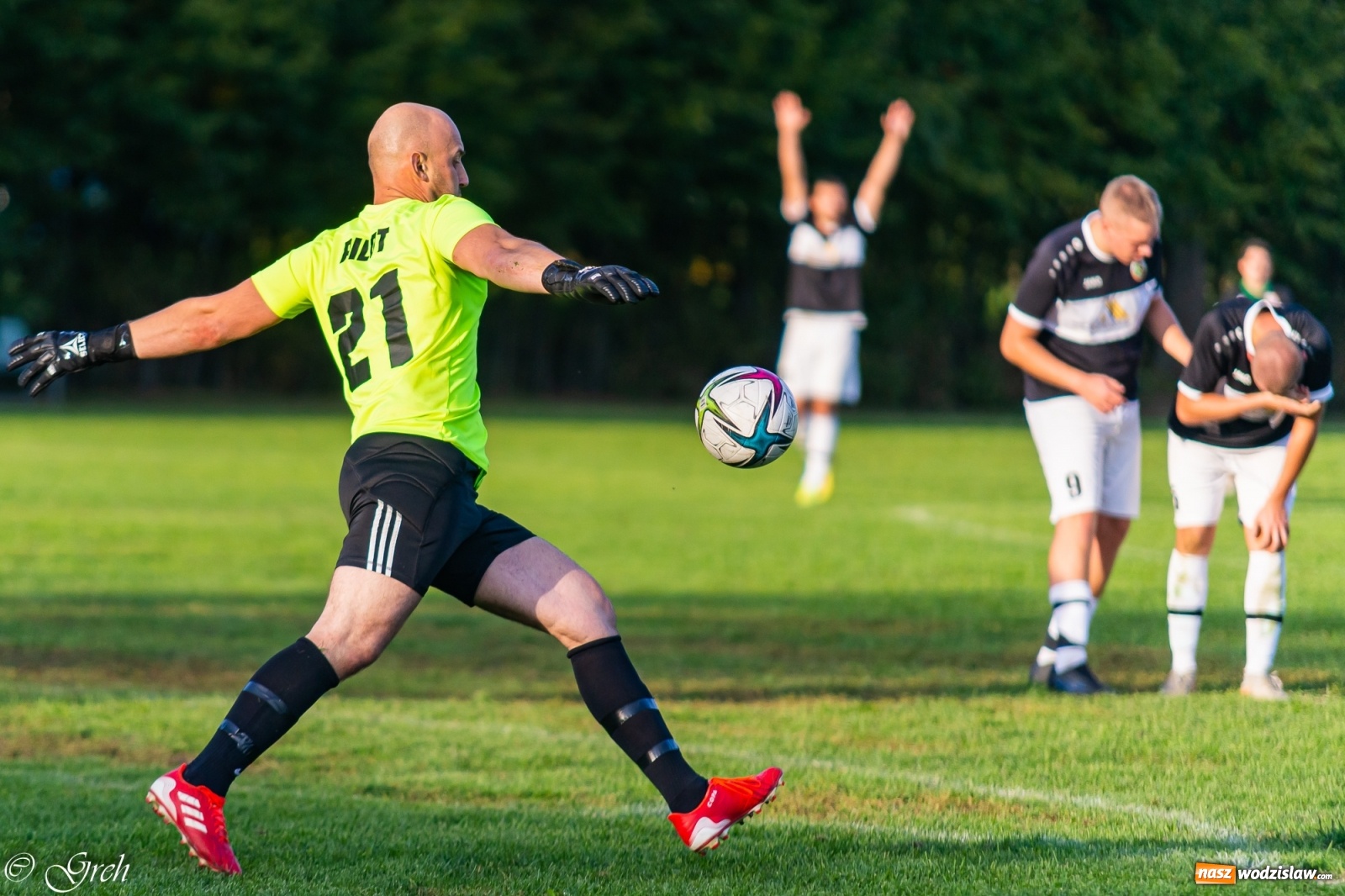 Zdjęcie w galerii na portalu naszwodzislaw.com: Wicher Płonia niestraszny pszowskiemu Górnikowi [FOTO] wiadomości z regionu