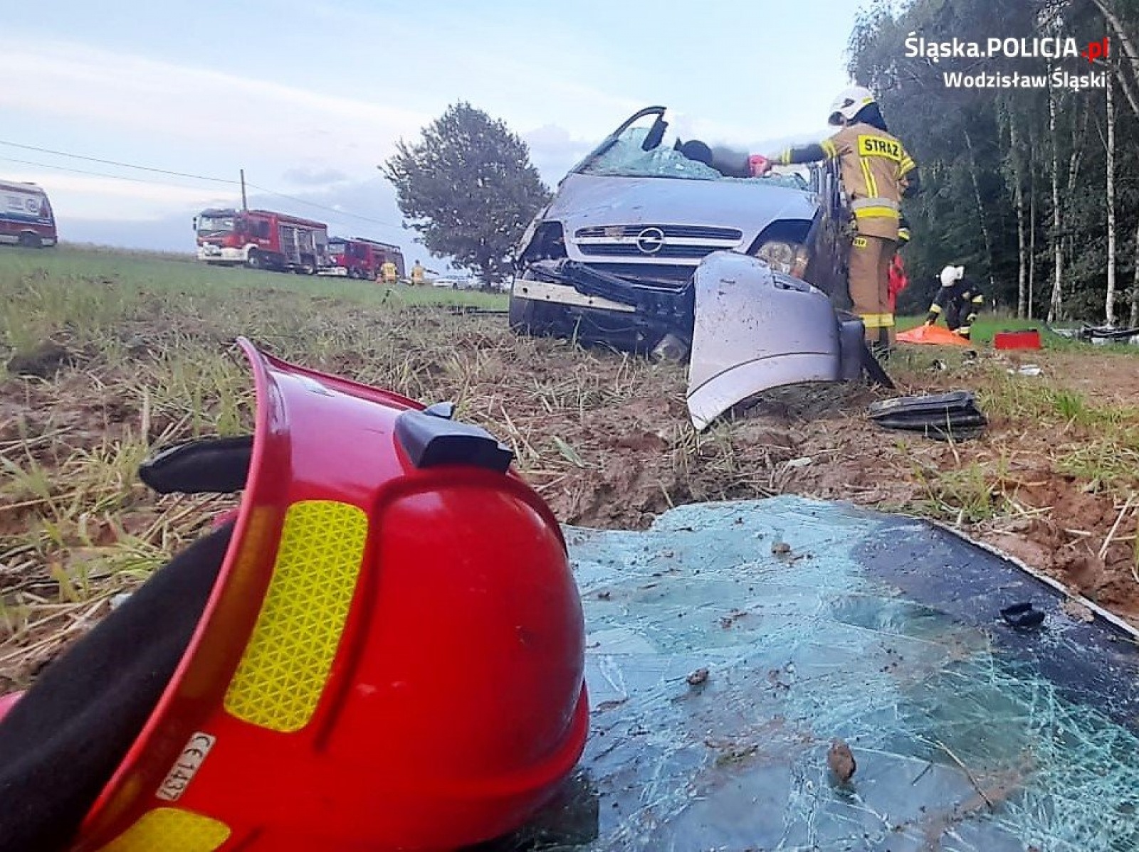 Zdjęcie w galerii na portalu naszwodzislaw.com: Za szybko i pod wpływem. Dachowanie w Połomi wiadomości z regionu